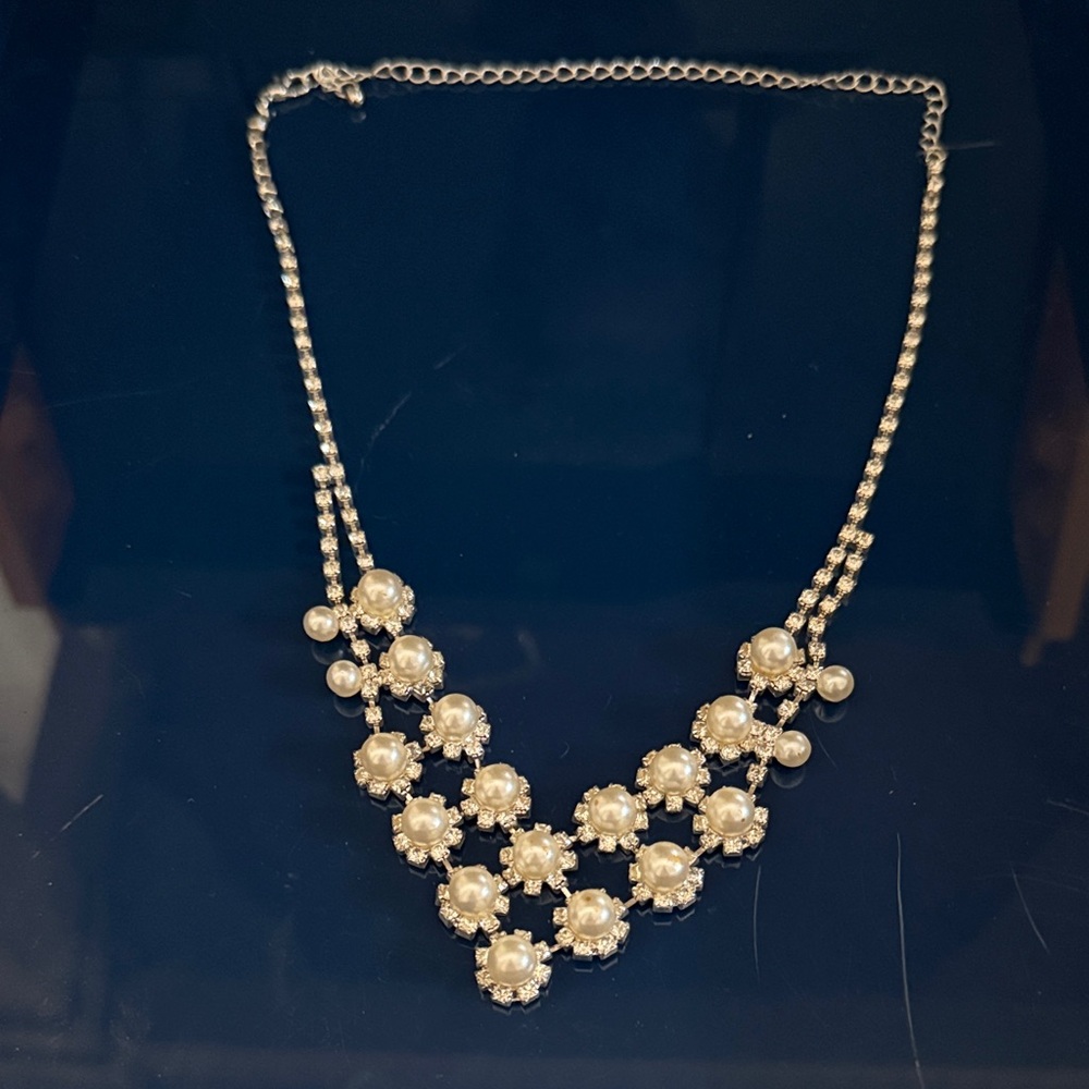 Elegant Pearl and Silver Necklace